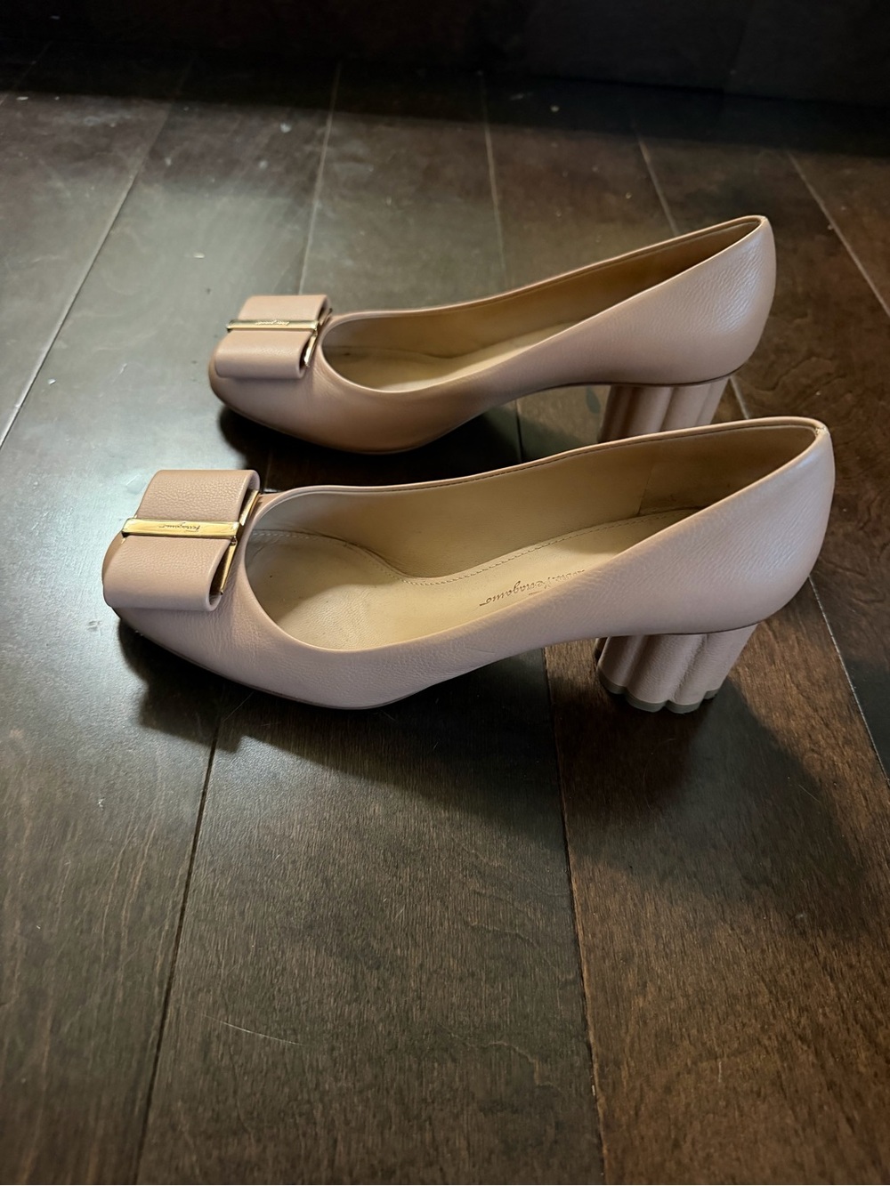 Salvatore Ferragamo Pink Leather Capua 55 bow Pumps 9D